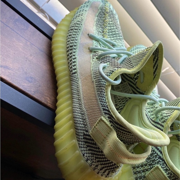 adidas gazelle silver green womens Adidas YEEZY BOOST 350V2 VOLT  DTLR